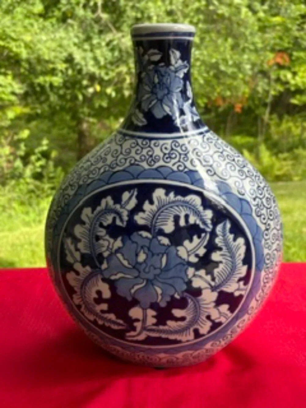 Stunning Porcelain Chinoiserie Vase